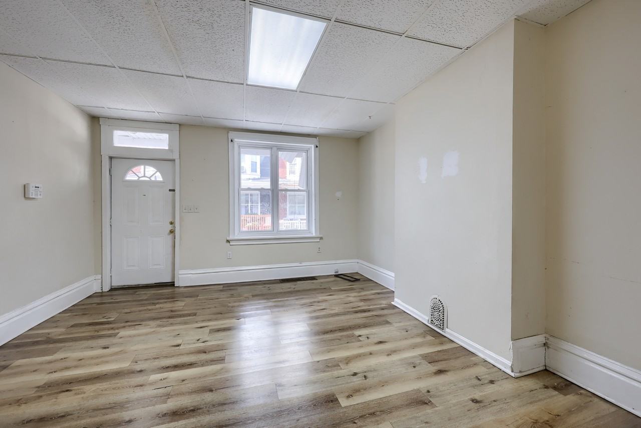 2145 Penn St #1 - Photo 4 of 50