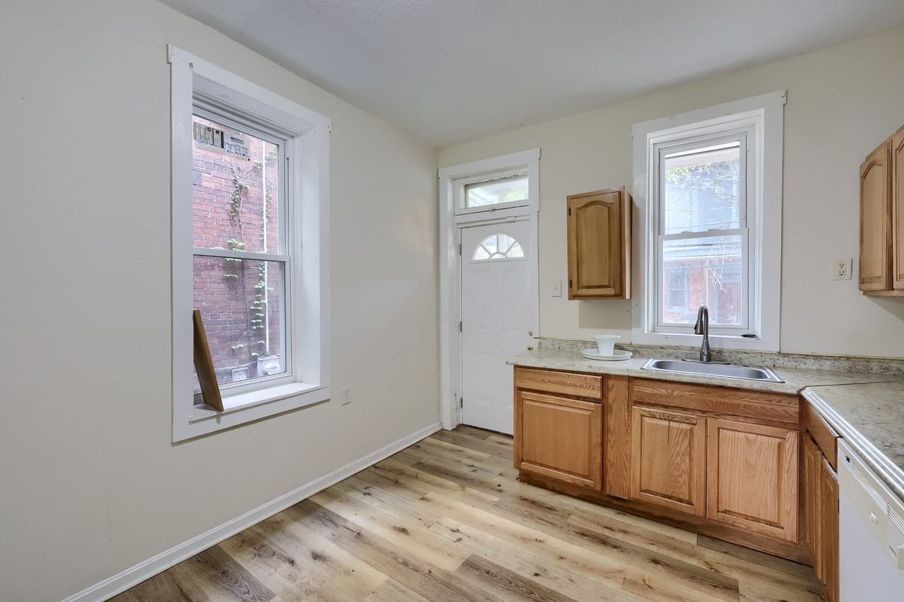 2145 Penn St #1 - Photo 6 of 50