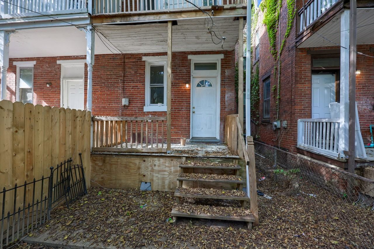 2145 Penn St #1 - Photo 3 of 50