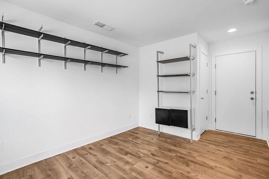 5519 S Dakota Ave Ne - Photo 7 of 50