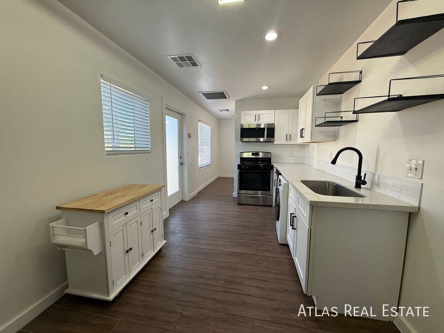 1606 W Taylor St #B - Photo 3 of 12