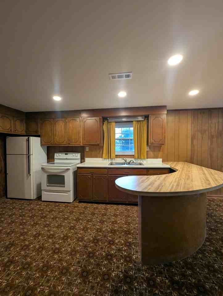 201 Highland Cir #NA - Photo 7 of 28