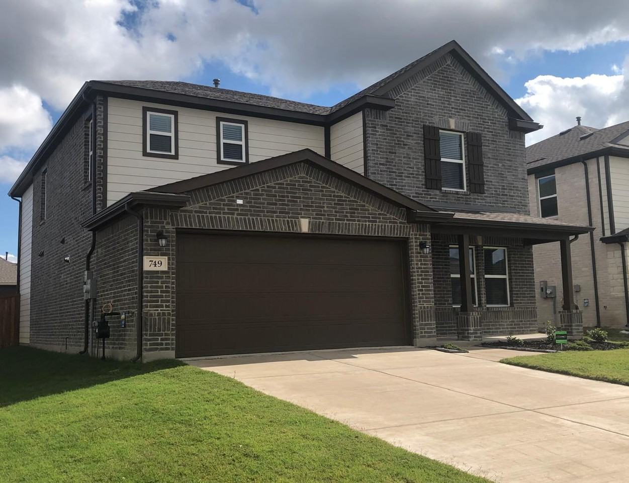 749 Windsor Dr #NA - Photo 3 of 33