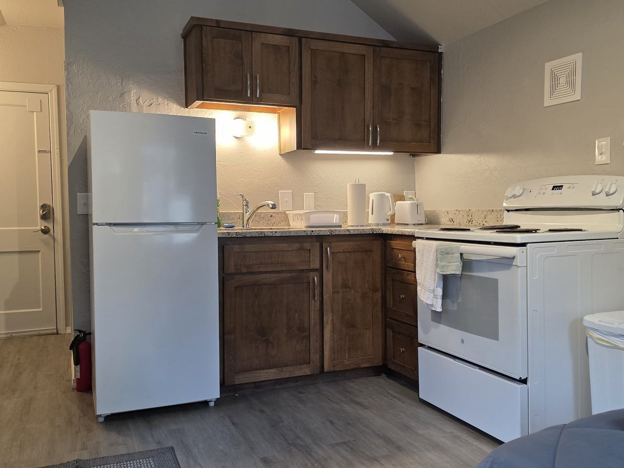 312 Howard St #B - Photo 7 of 15