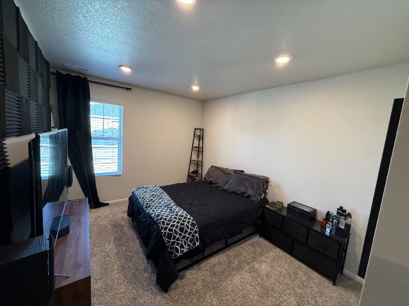 900 Tarragon Rd - Photo 6 of 27