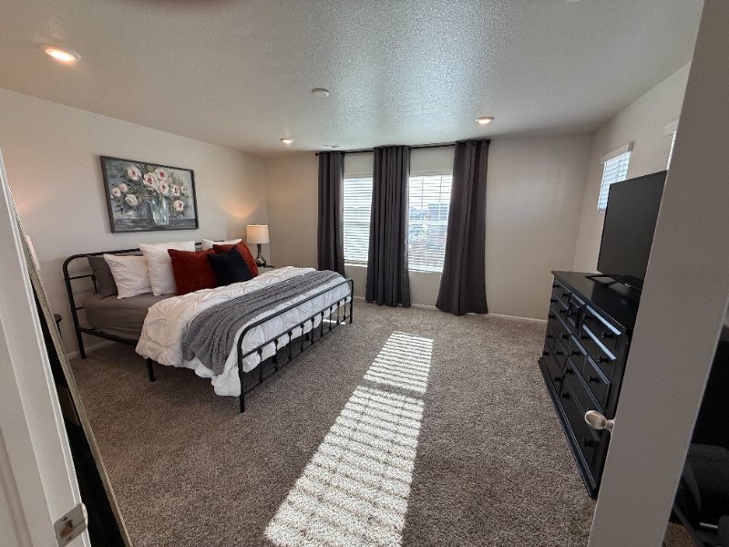 900 Tarragon Rd - Photo 7 of 27