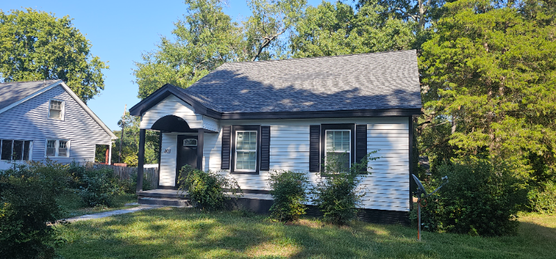 403 Rose Hl - Photo 3 of 17