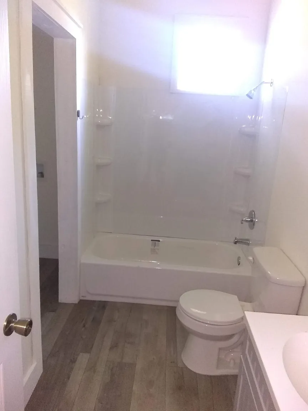 951 Montgomery St - Photo 3 of 5