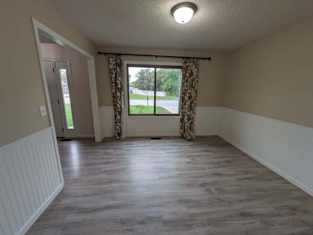 907 Second Street - Photo 5 of 28