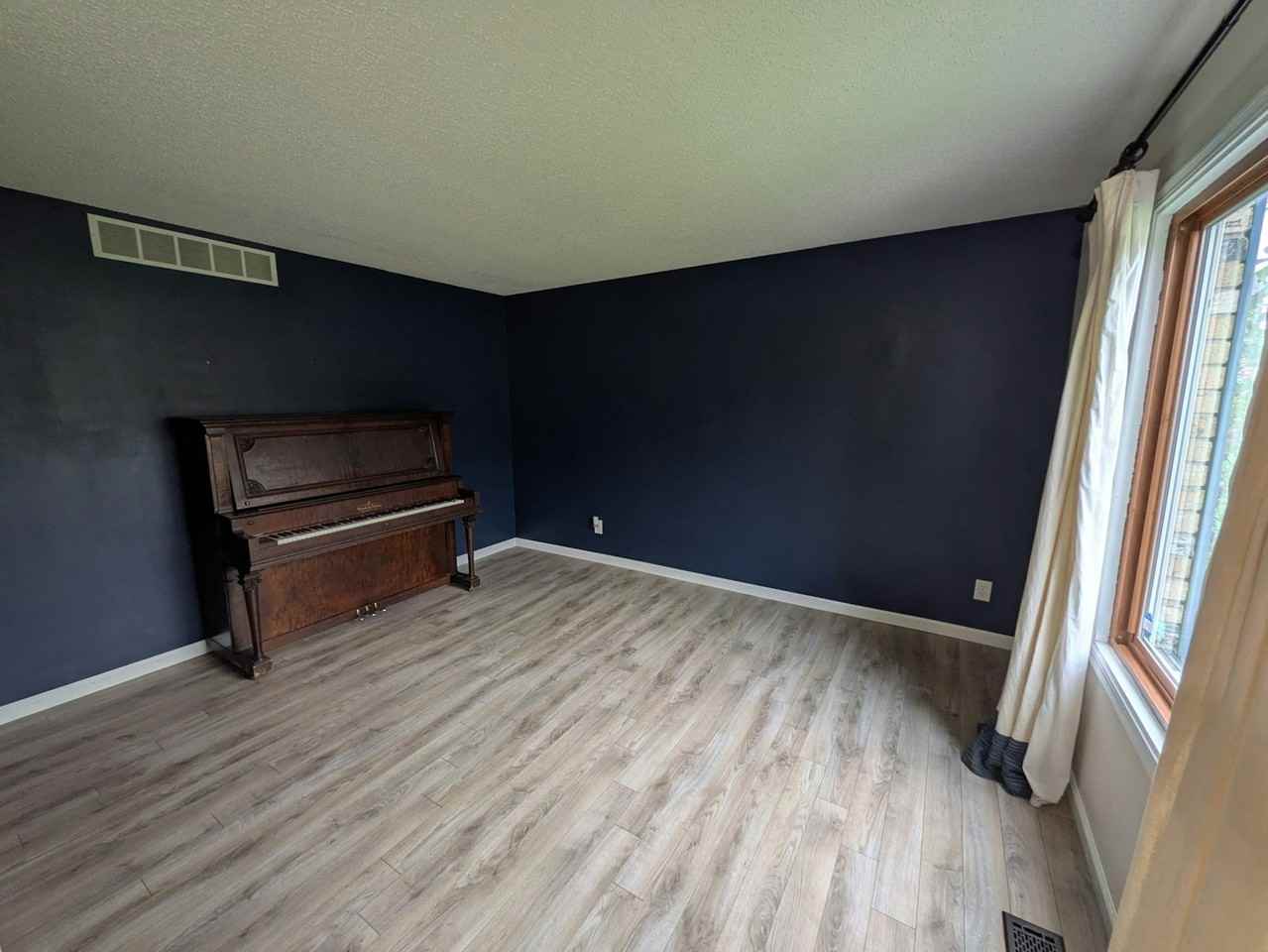 907 Second Street - Photo 6 of 28