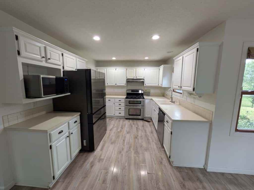 907 Second Street - Photo 7 of 28