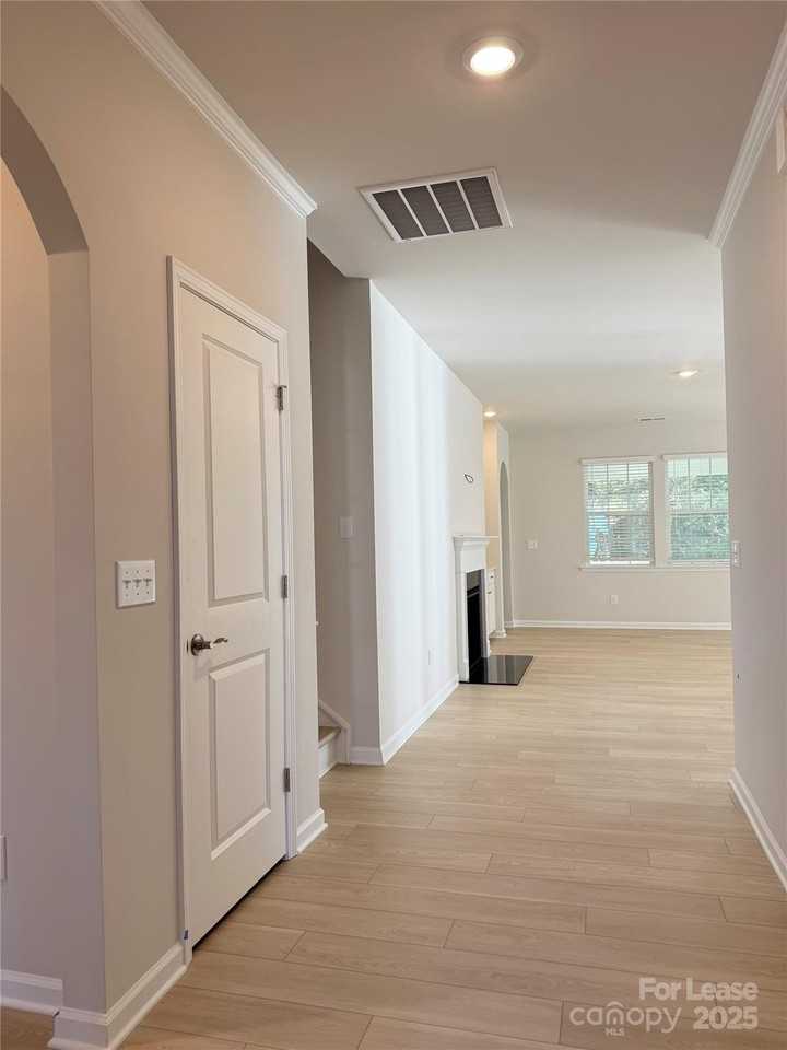 6436 Fairfax Ct - Photo 3 of 25