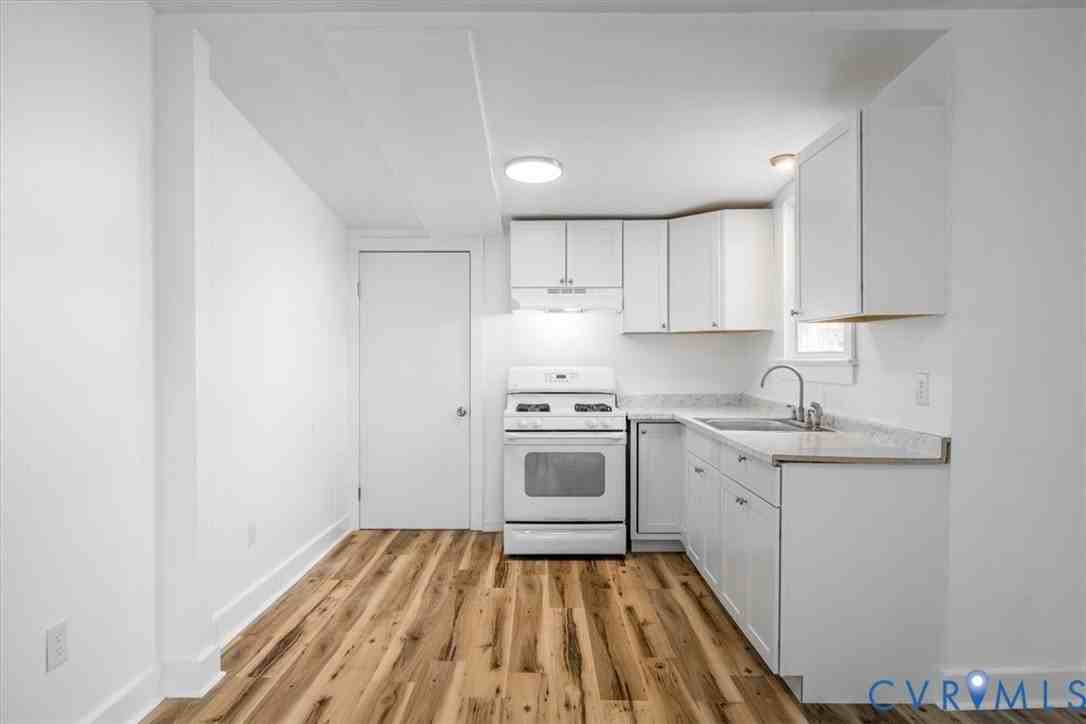 1609 Buren St - Photo 6 of 43