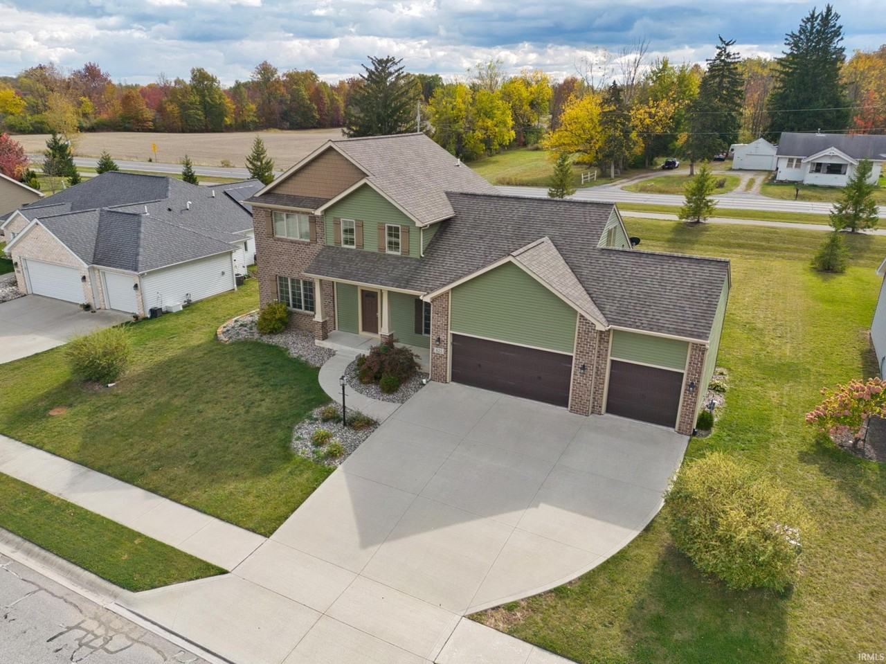 625 Perolla Dr - Photo 3 of 33