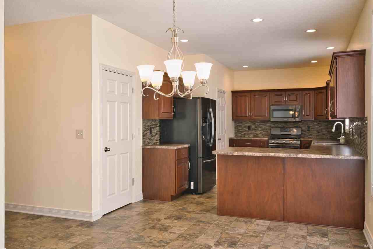 625 Perolla Dr - Photo 7 of 33