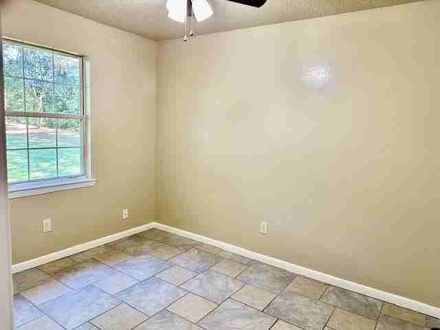 6860 Williamsburg Ct - Photo 6 of 10