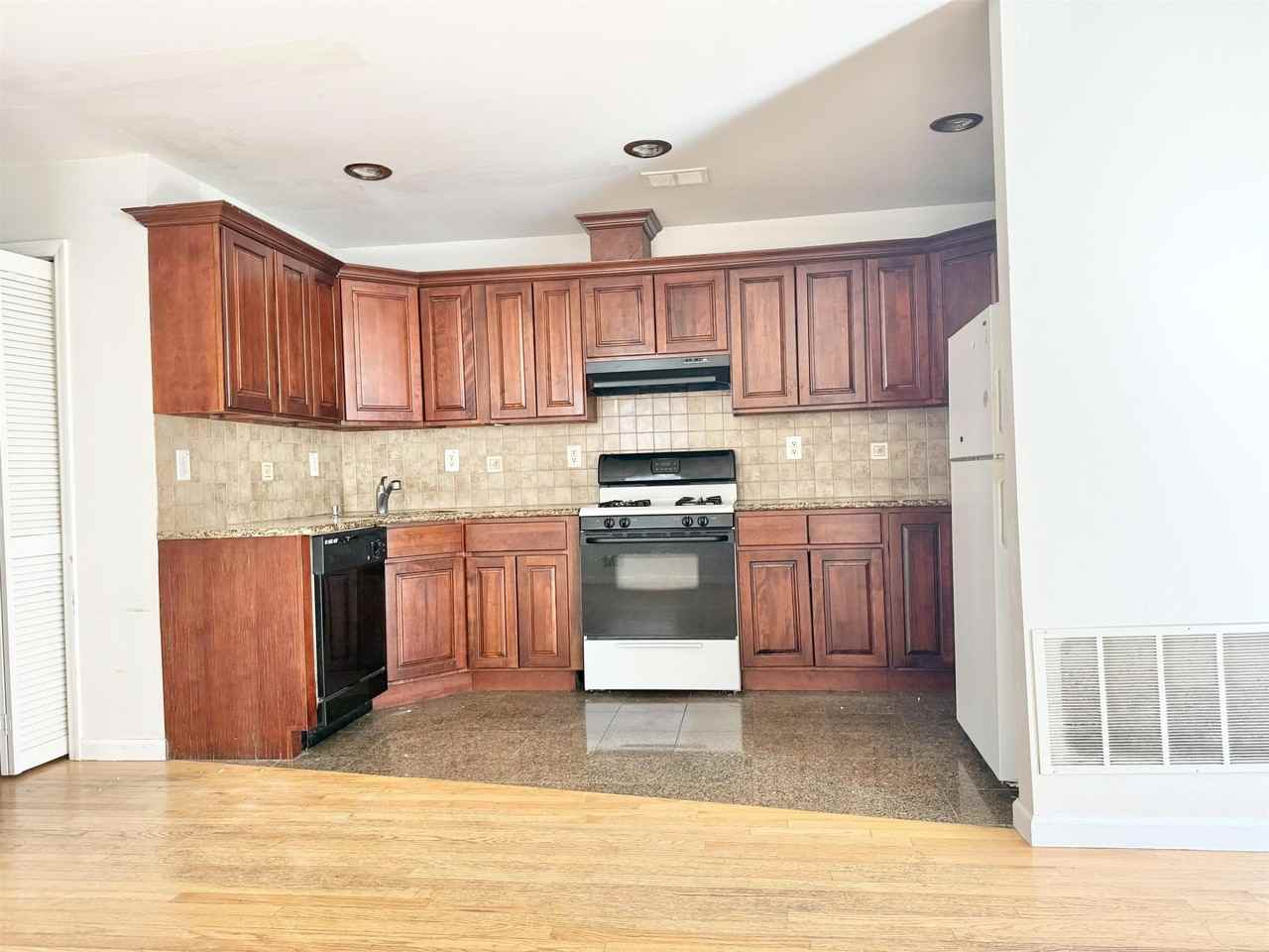 207 New York Ave #1 - Photo 6 of 21