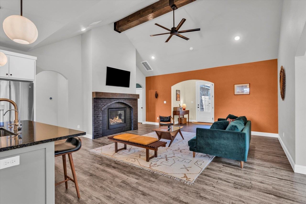 6803 52nd St - Photo 2 of 34