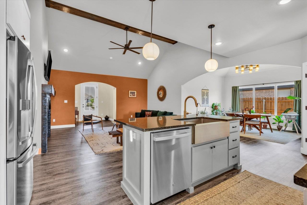 6803 52nd St - Photo 3 of 34