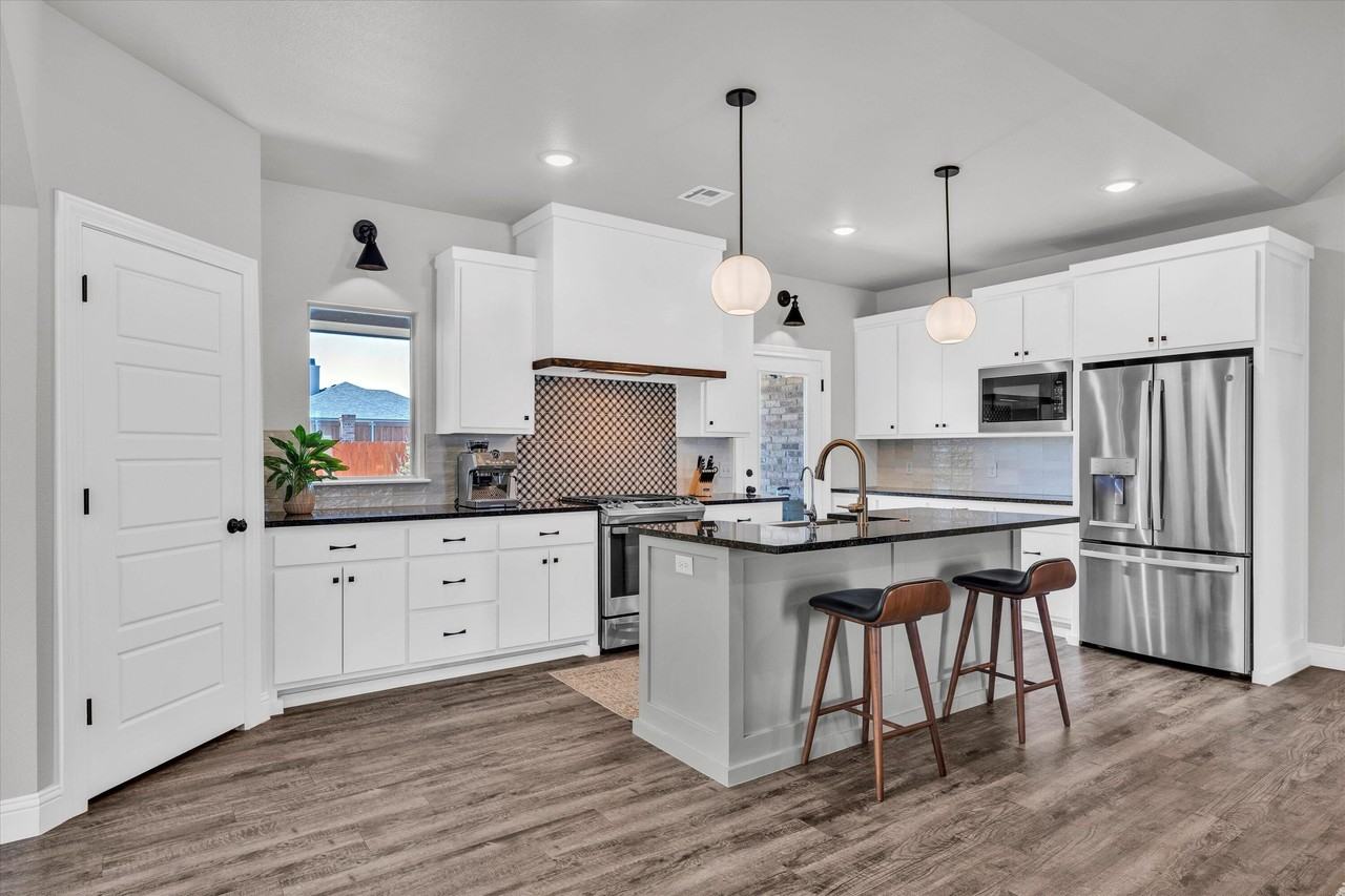 6803 52nd St - Photo 4 of 34