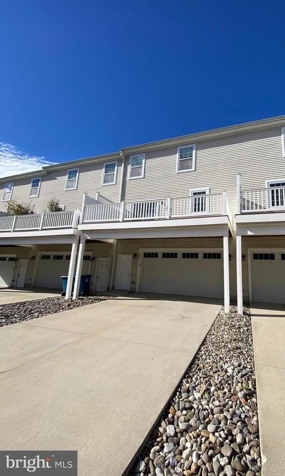 310 E Barnard St - Photo 2 of 5