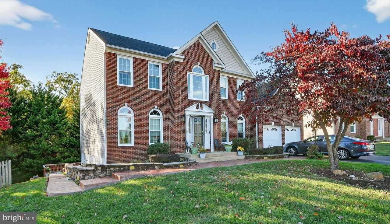 6 Thames Ct - Photo 2 of 30