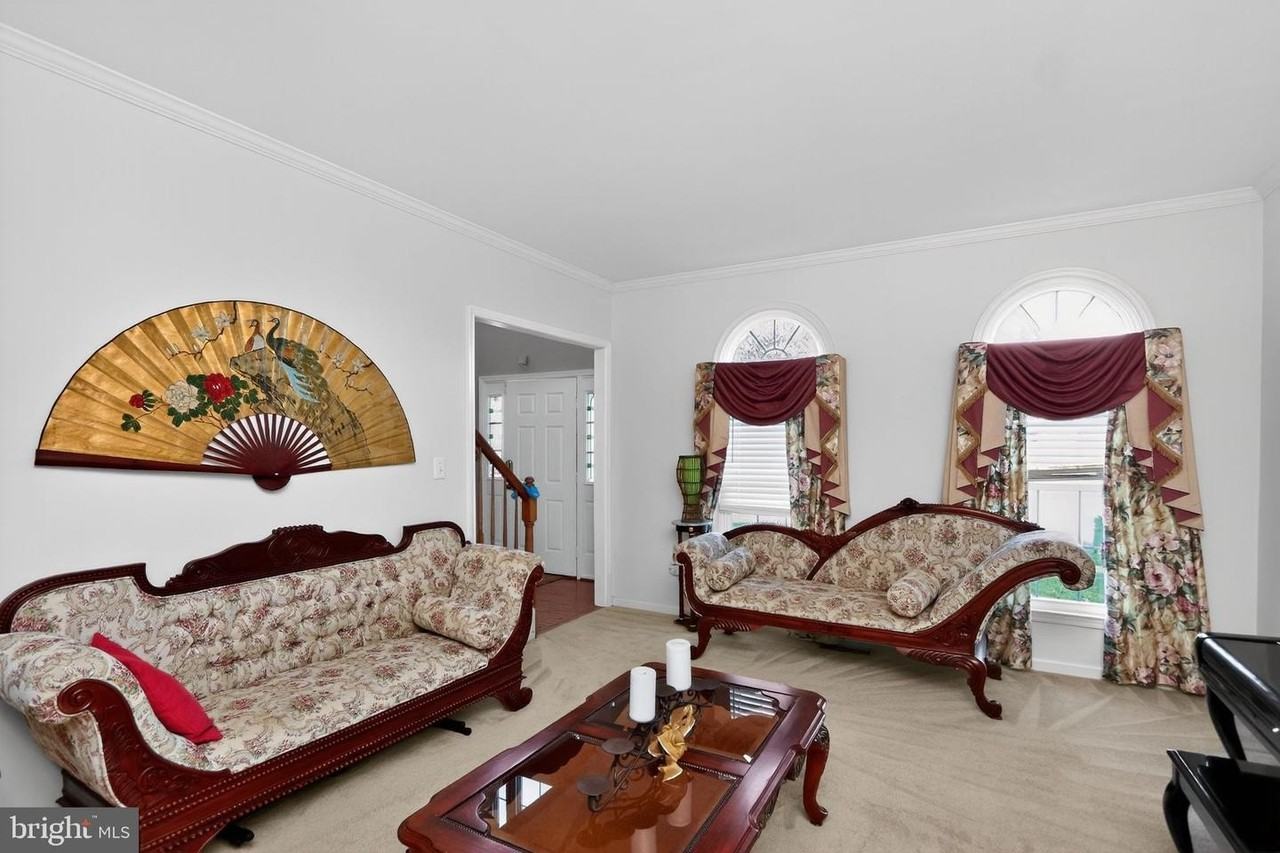 6 Thames Ct - Photo 5 of 30