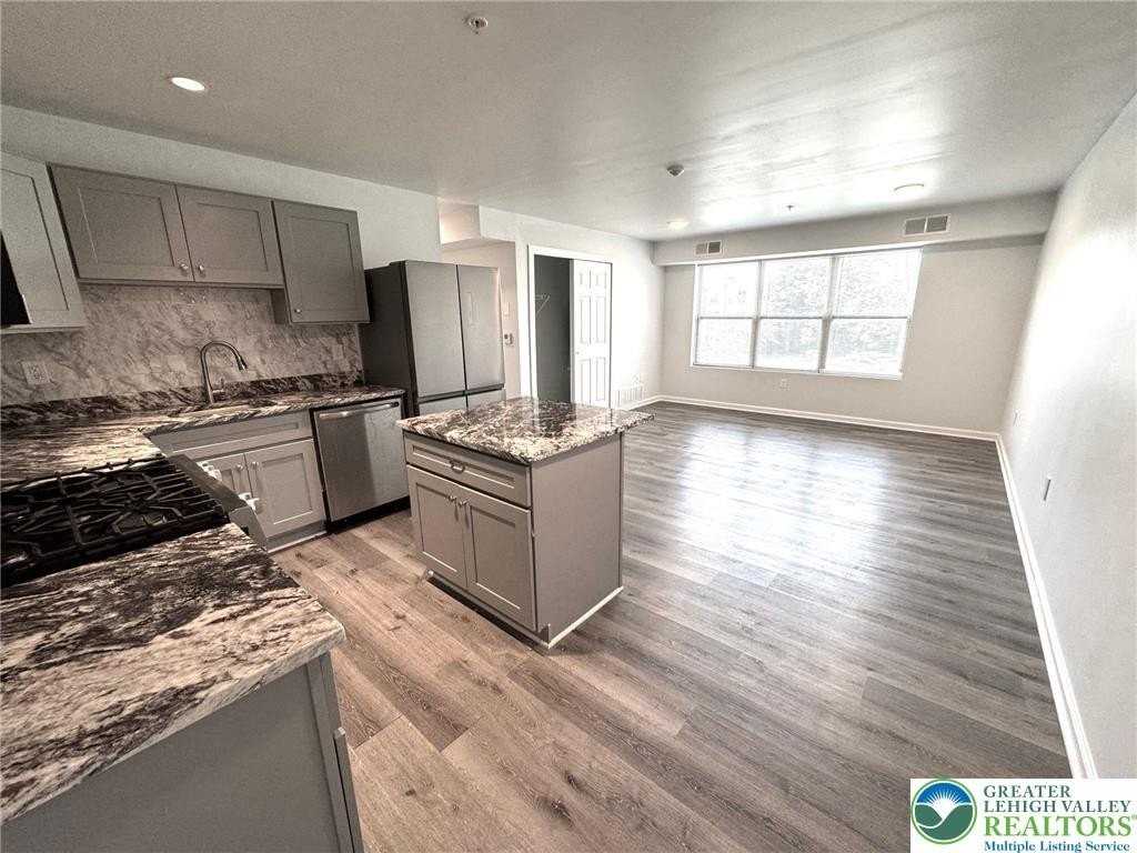 938 East 4th Street #G05 - Photo 4 of 22