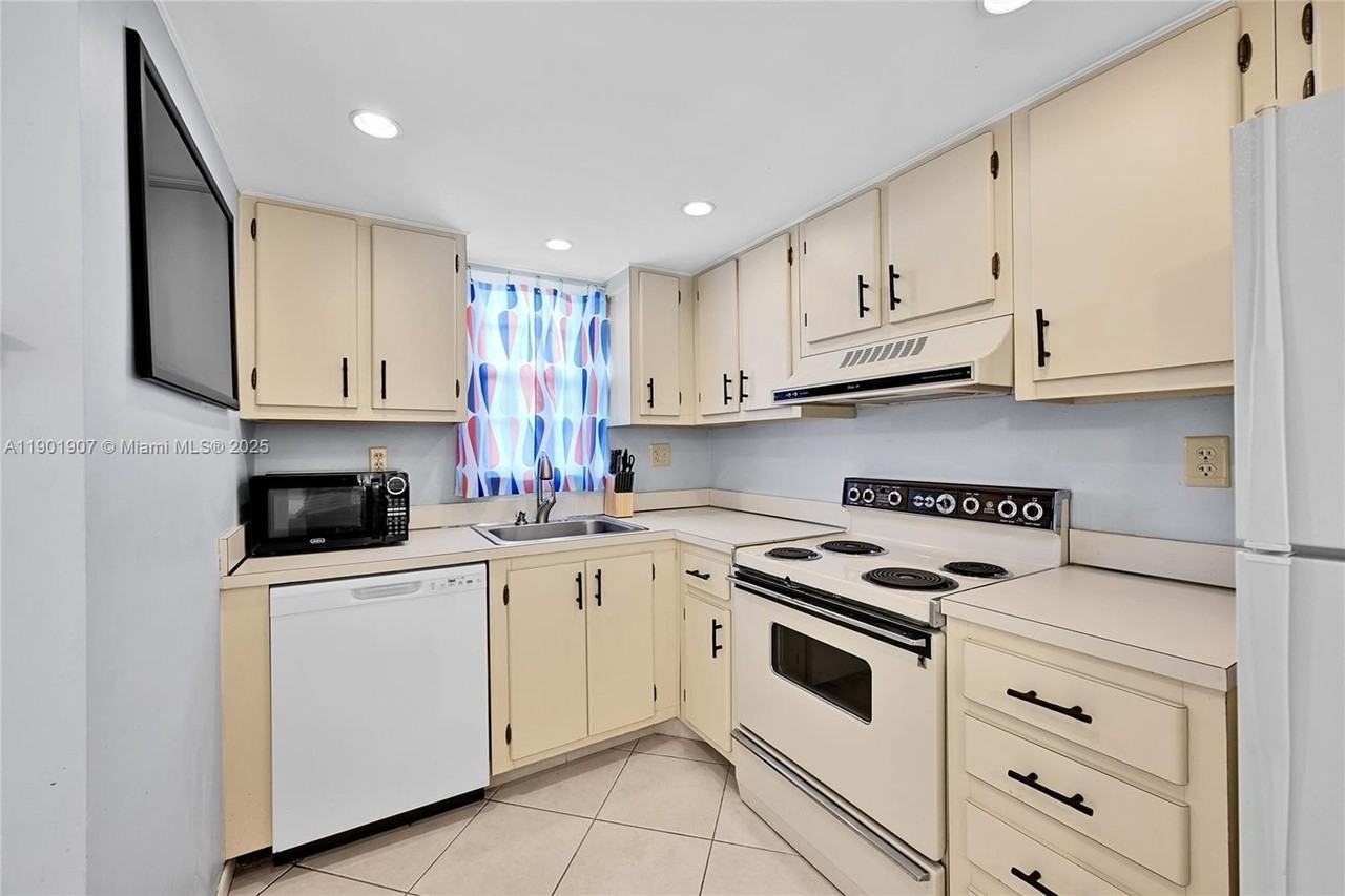 3001 Rolling Hills Circle #210 - Photo 2 of 25