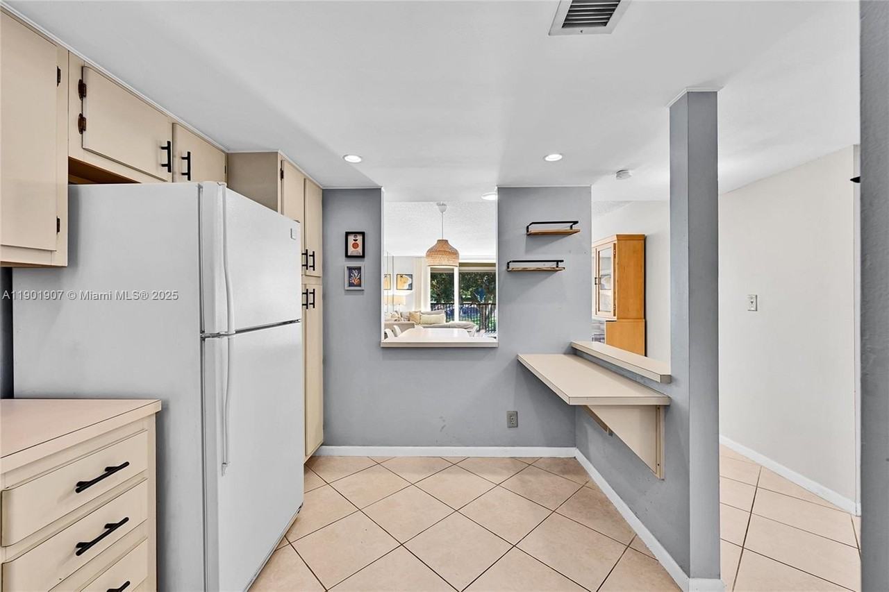 3001 Rolling Hills Circle #210 - Photo 3 of 25