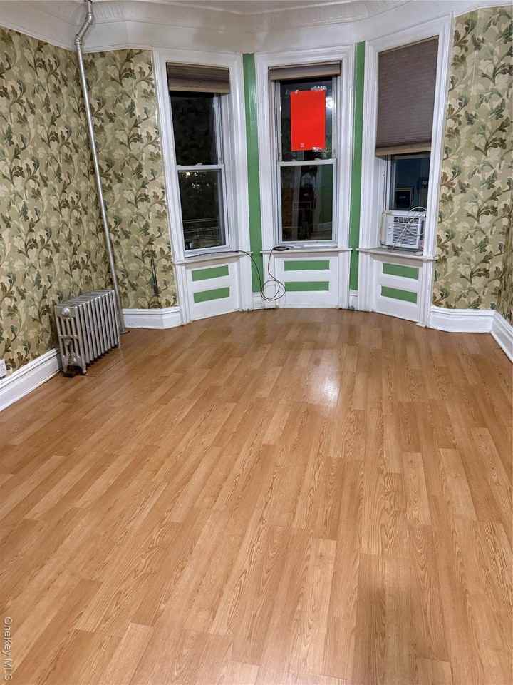 1632 Saint Peters Ave - Photo 2 of 7