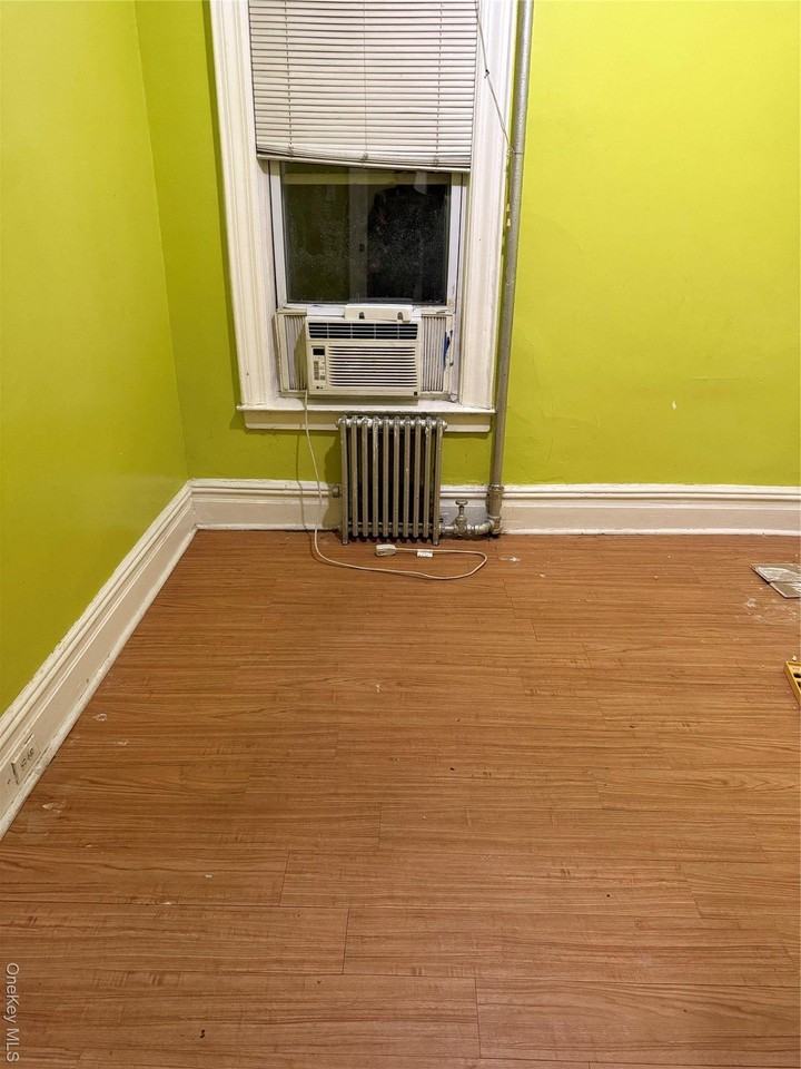 1632 Saint Peters Ave - Photo 4 of 7