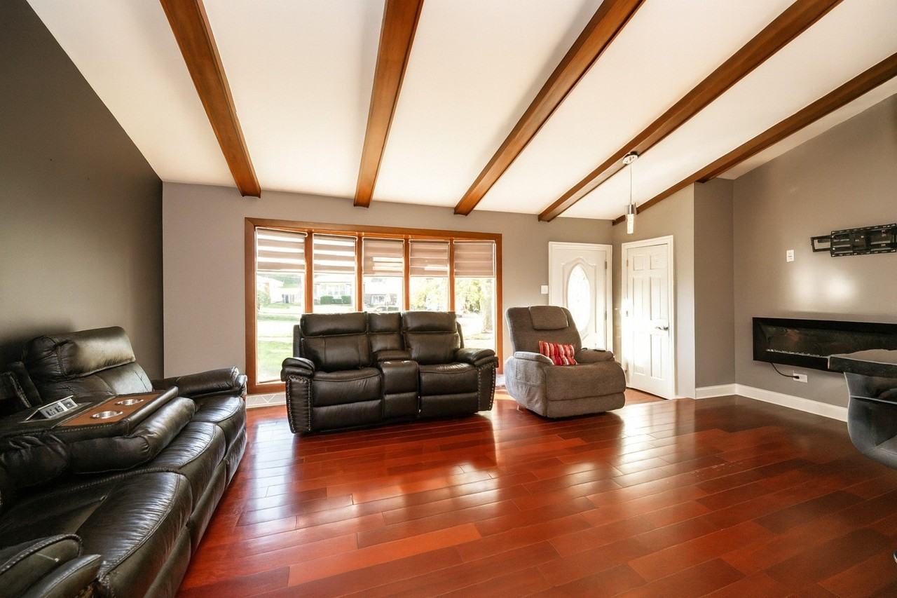 8909 S 85th Ct - Photo 2 of 11