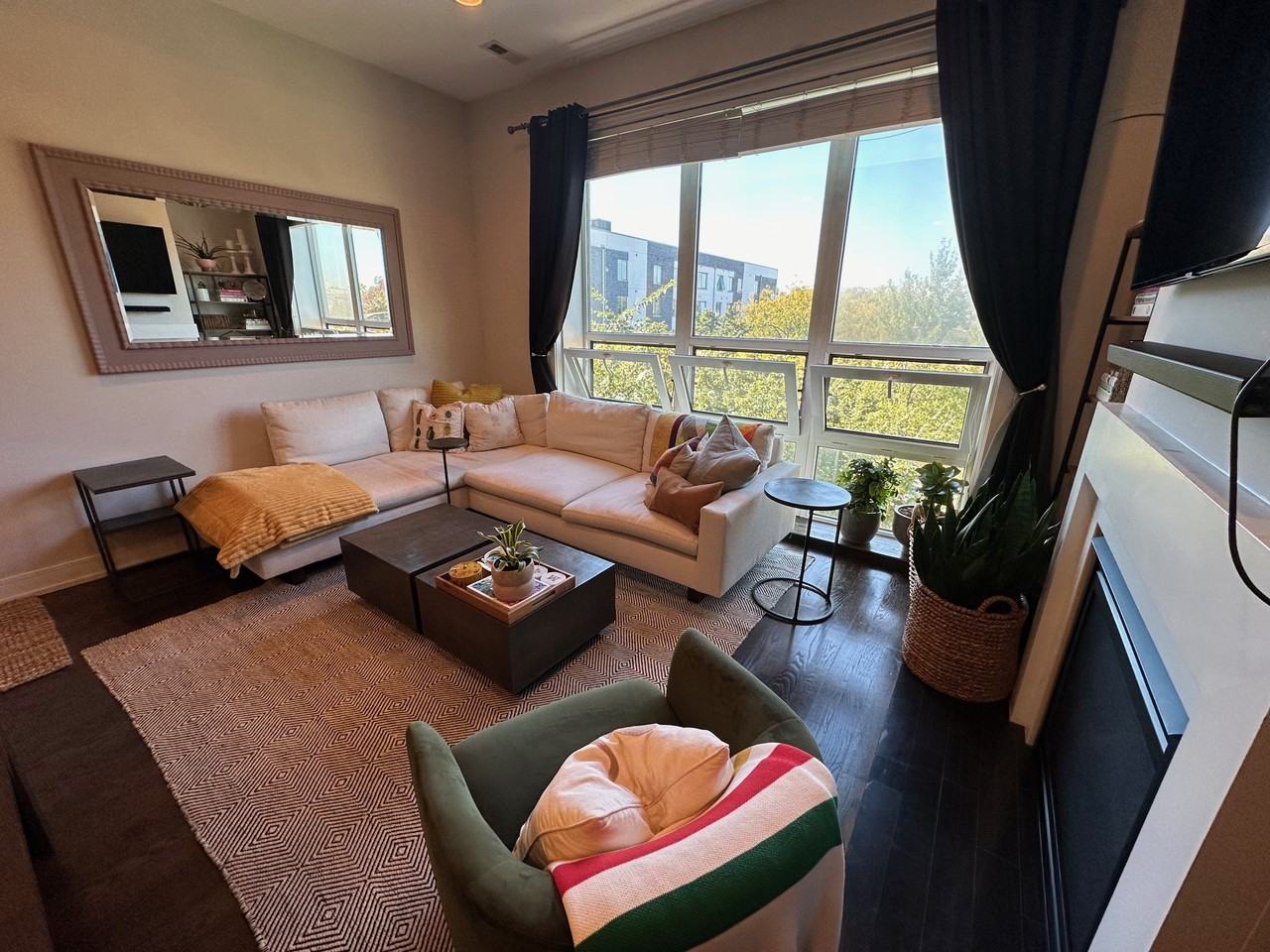 1701-03 North Kedzie Ave - Photo 4 of 19