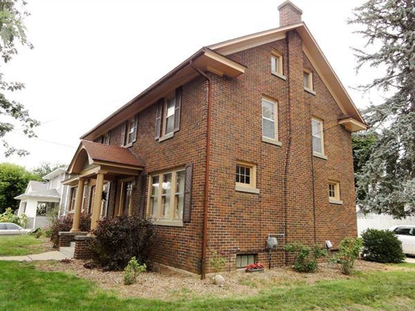 352 E Washington St - Photo 2 of 25