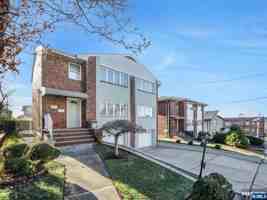 featured image of 62 W Edsall Ave 2nd Fl