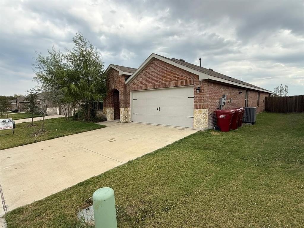 2936 Lawson Dr - Photo 2 of 34