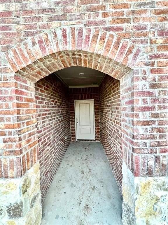 2936 Lawson Dr - Photo 4 of 34