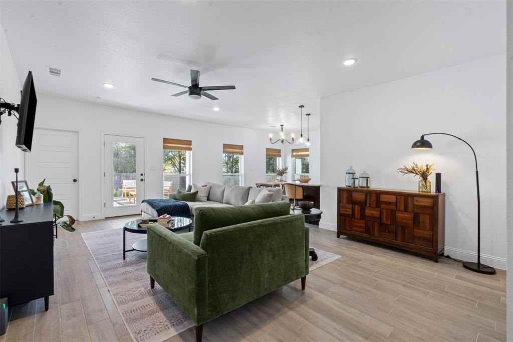 4707 Llano St - Photo 5 of 34