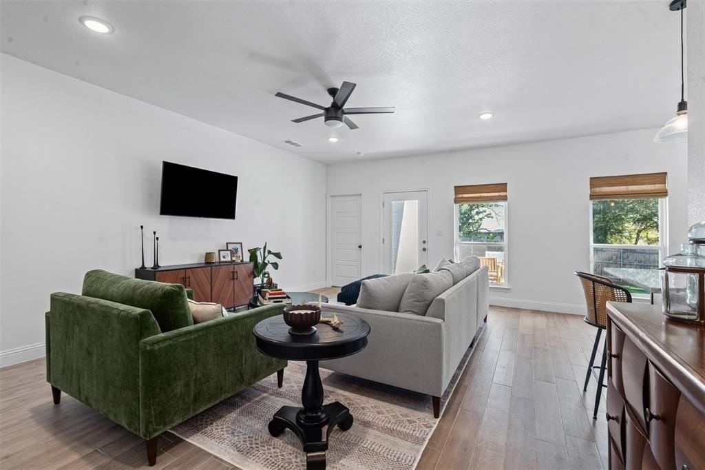 4707 Llano St - Photo 6 of 34