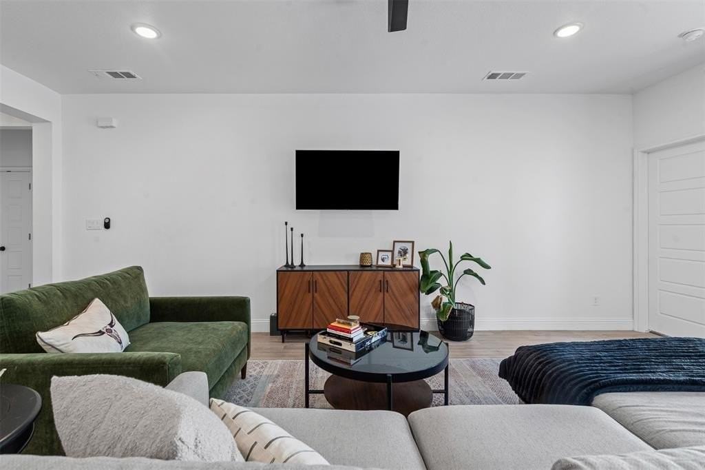 4707 Llano St - Photo 7 of 34