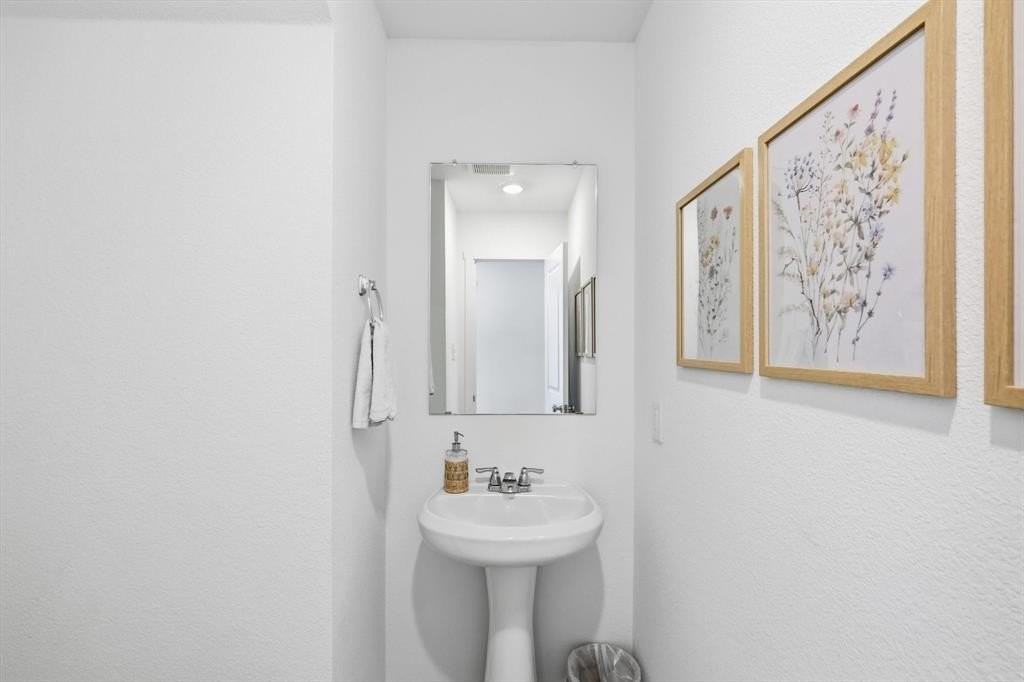 12160 Thoroughbred Dr - Photo 4 of 20