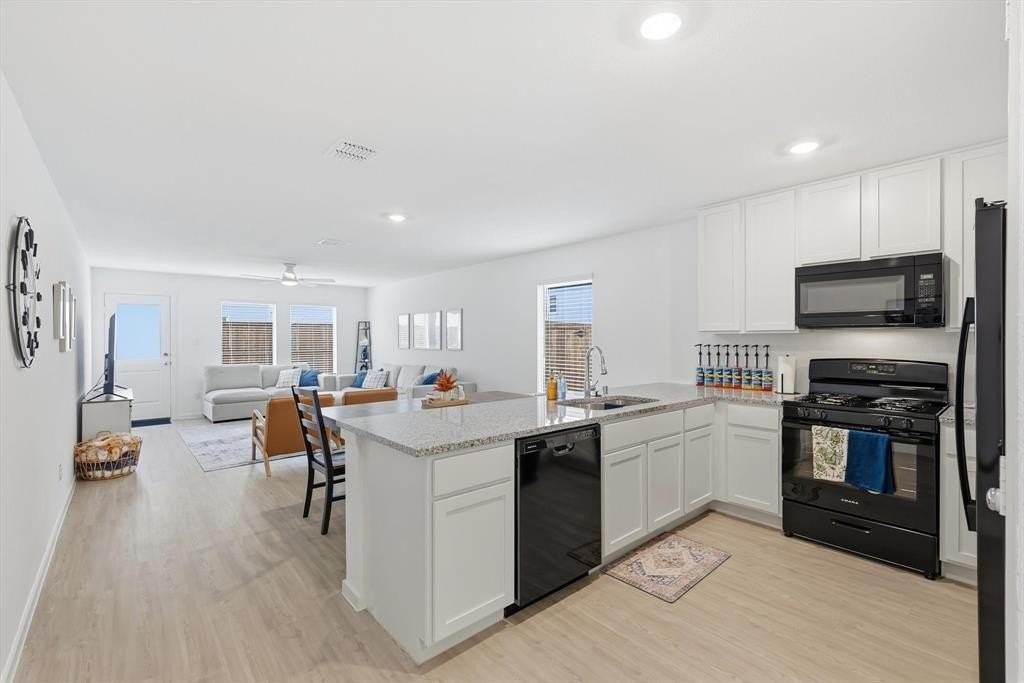 12160 Thoroughbred Dr - Photo 5 of 20