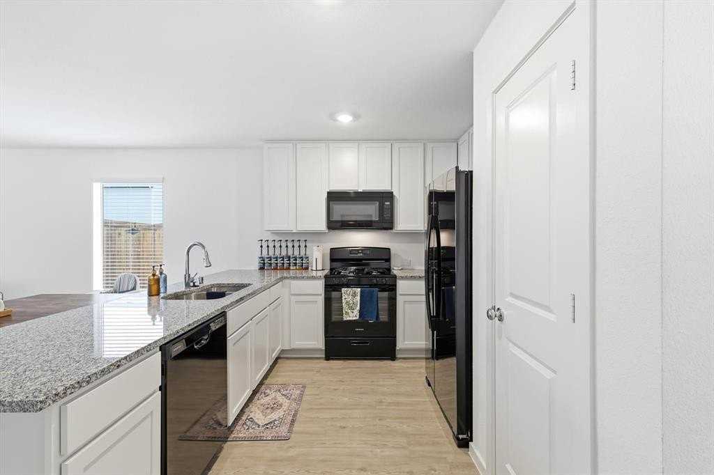 12160 Thoroughbred Dr - Photo 6 of 20