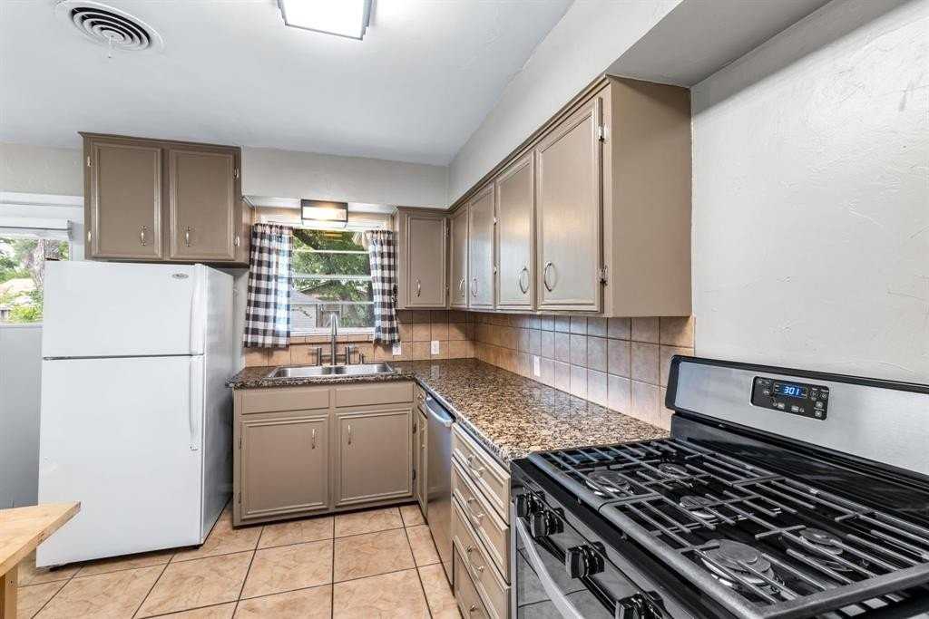 704 Downing Drive - Photo 5 of 20