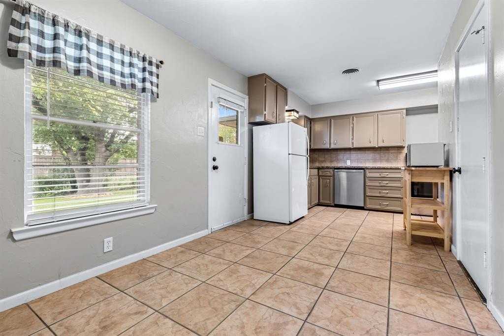 704 Downing Drive - Photo 6 of 20