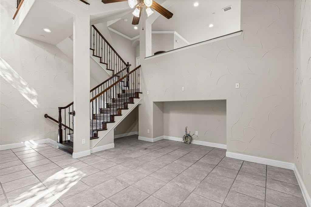 5717 Lunsford Rd - Photo 2 of 25