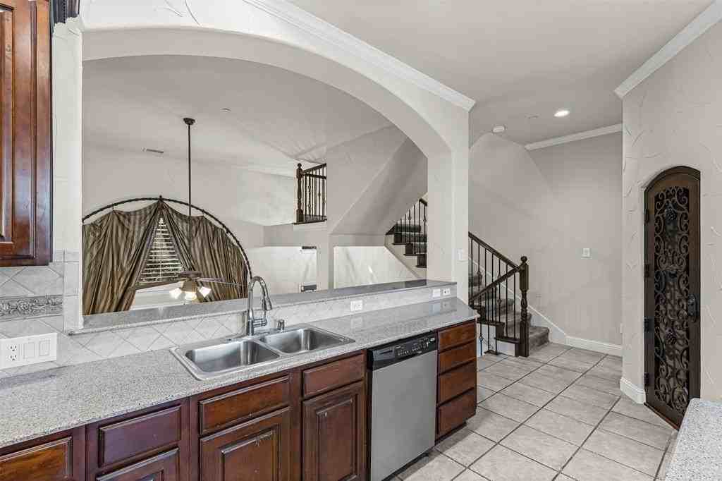 5717 Lunsford Rd - Photo 4 of 25