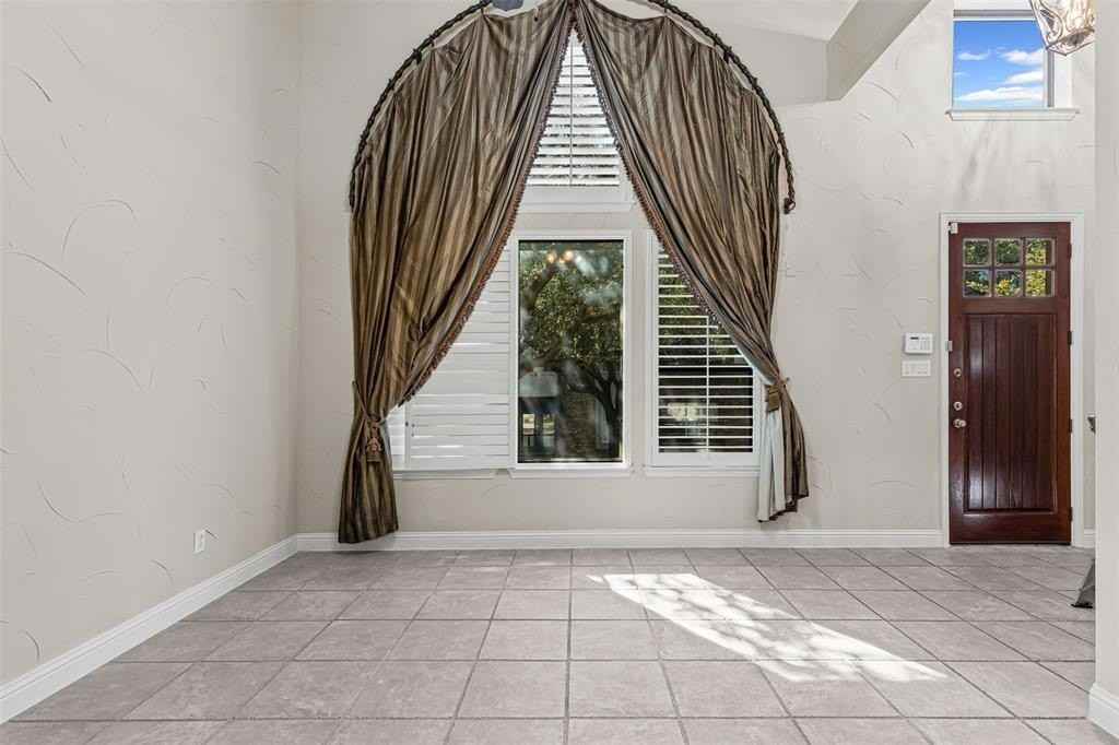 5717 Lunsford Rd - Photo 6 of 25