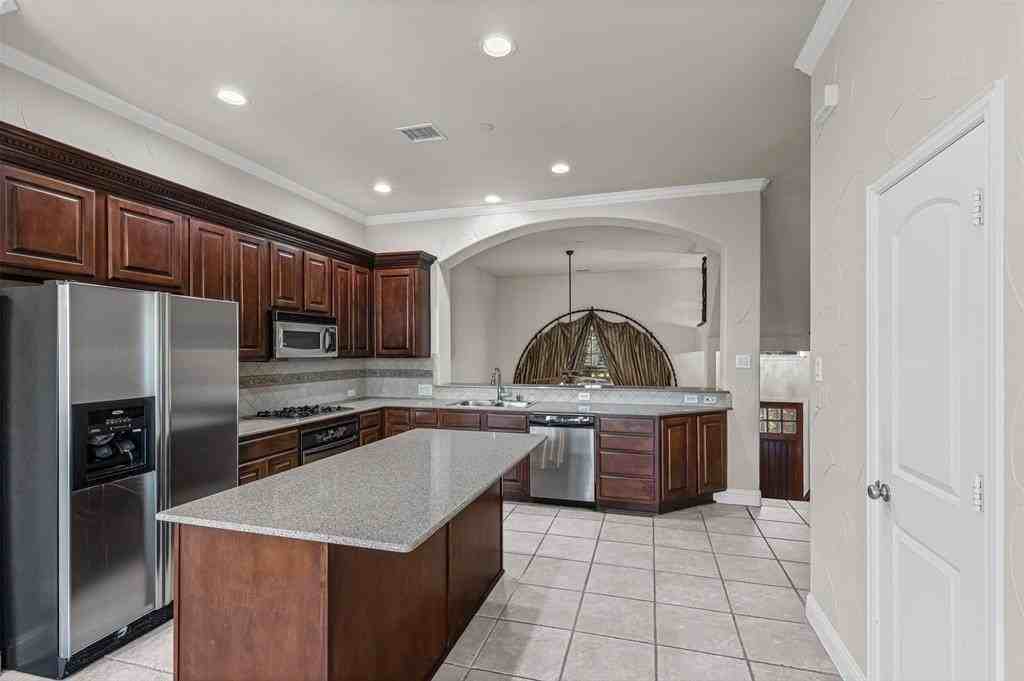 5717 Lunsford Rd - Photo 7 of 25